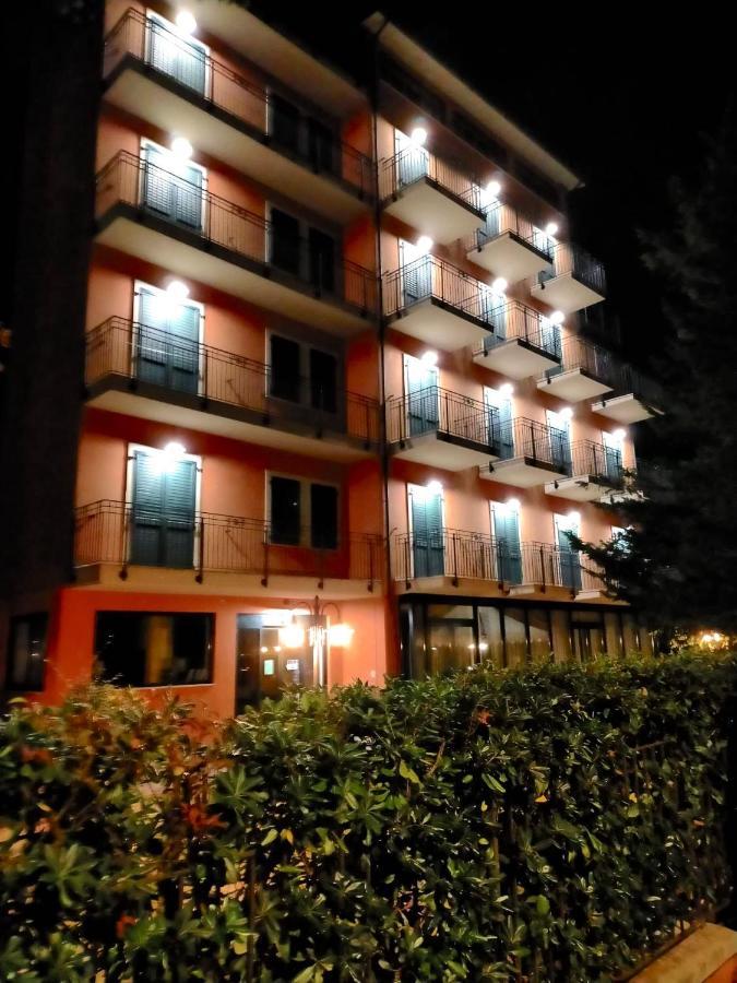 Hotel B&B Des Bains Milano Marittima Exterior foto
