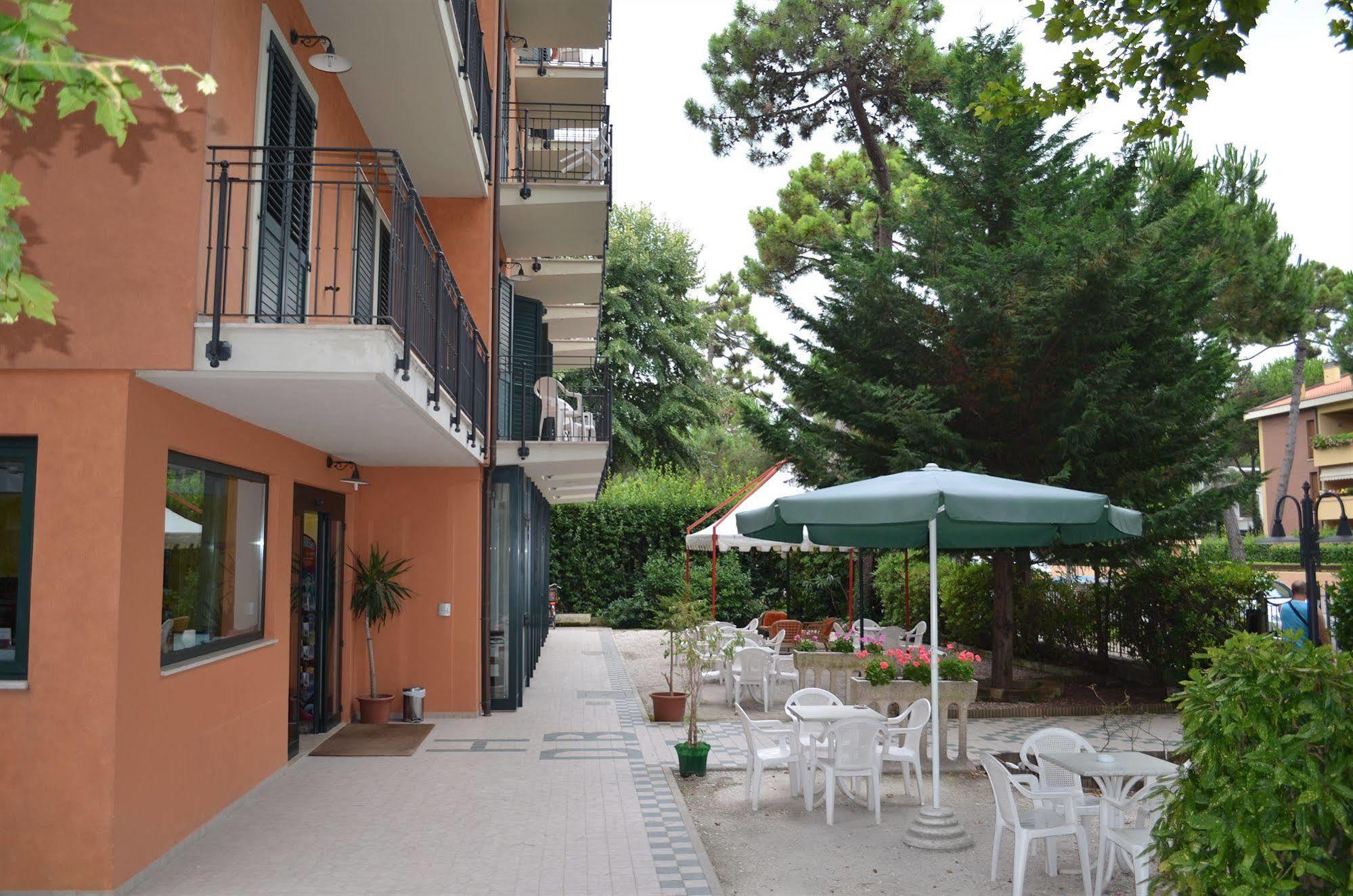 Hotel B&B Des Bains Milano Marittima Exterior foto